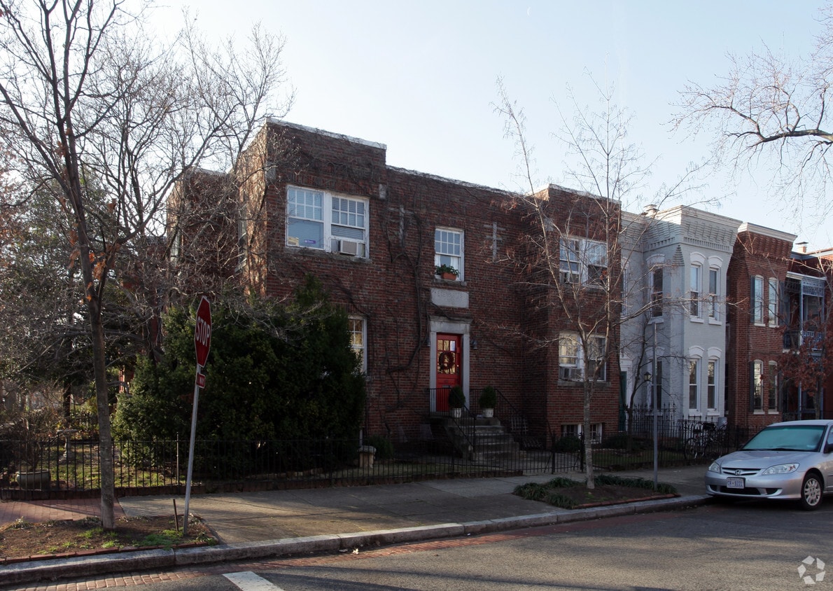 Primary Photo - 421 A St NE