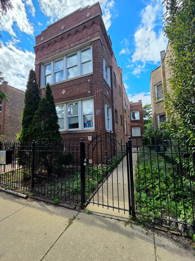 Building Photo - 2246 N Springfield Ave