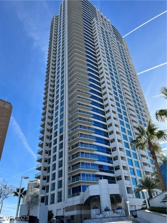 Building Photo - 2700 S Las Vegas Blvd