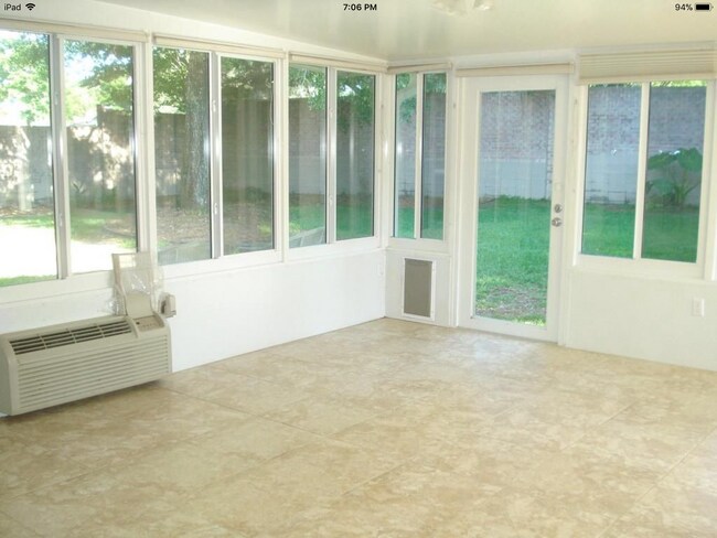 Building Photo - 250 Ventura Cir NW
