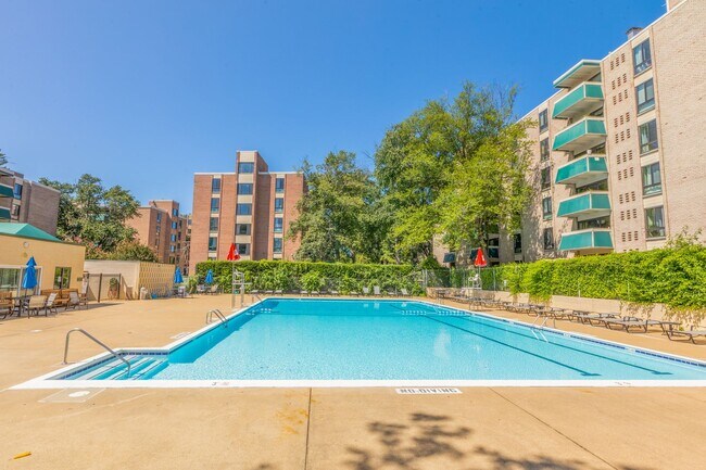 Foto del edificio - Lafayette Park Condominium | All Utilities Included | Pool, Tennis Court & Clubhouse