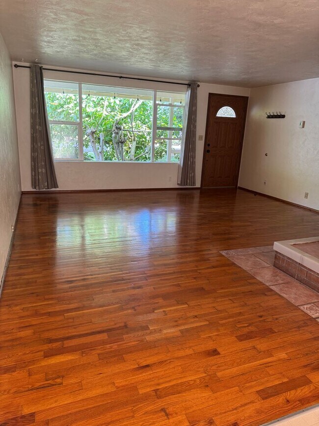 Foto del edificio - 1270 W Hilliard Ln