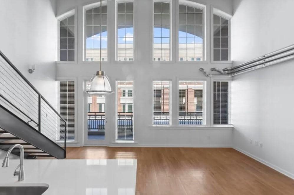 Primary Photo - 230 18th St NW