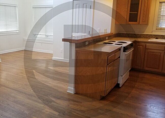 Building Photo - 1932 Pearl St