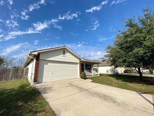 Building Photo - 208 Unity