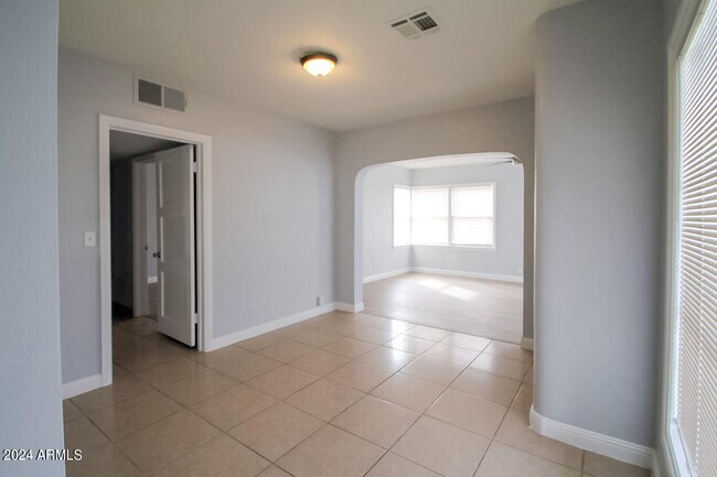 Building Photo - 1201 E Almeria Rd