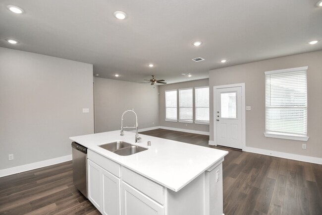 Building Photo - 1234 Scarlet Crk Dr