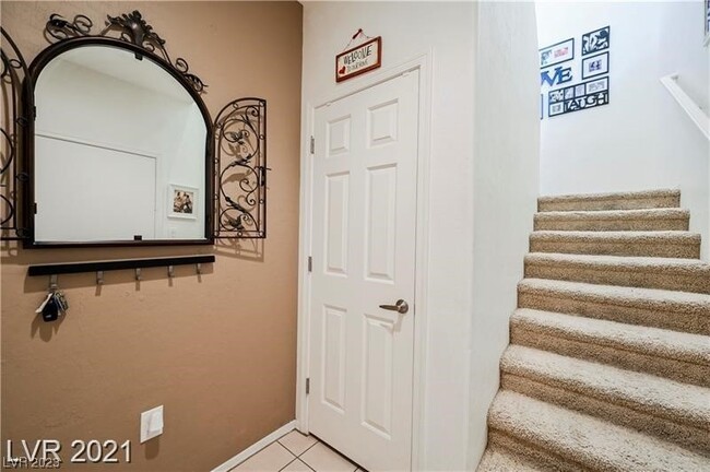 Building Photo - 6868 Sky Pointe Dr