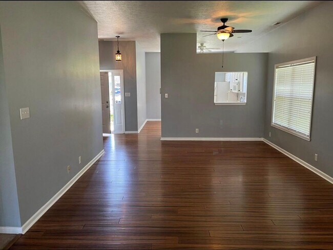 Foto del edificio - 1766 Quinn Creek Dr