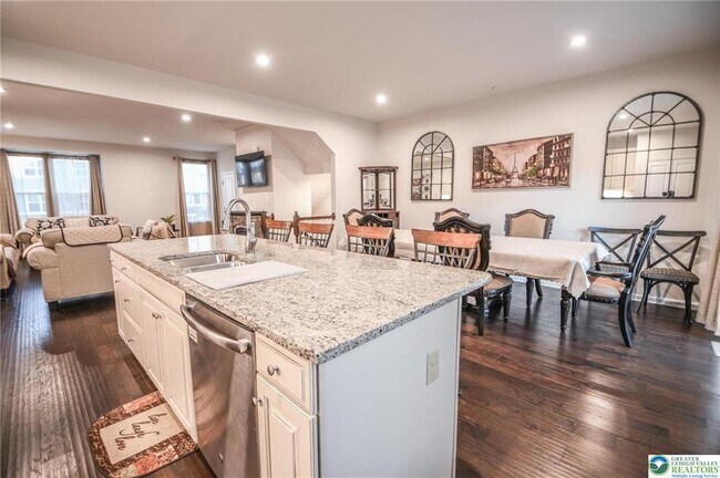 Foto del edificio - 2396 Cook Dr