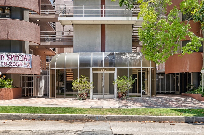 Entrance - Veteran Plaza