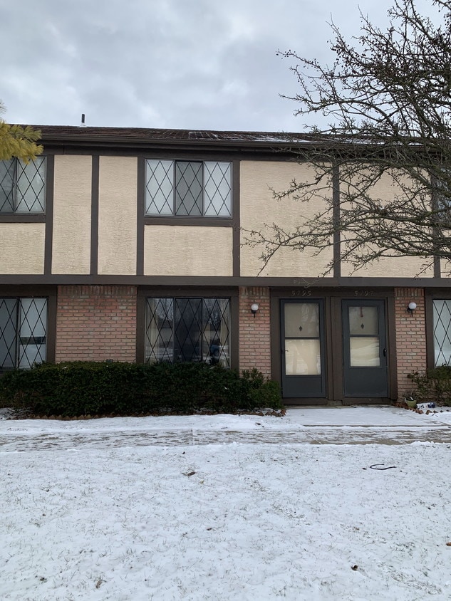 5795 Pepperwood Ct, Galloway, OH 43119 Townhome Rentals in Galloway