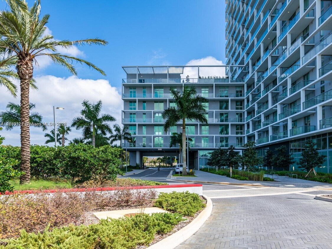 Foto principal - 2000 Metropica Wy