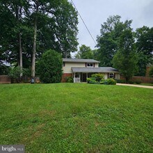 Building Photo - 8913 Cromwell Dr