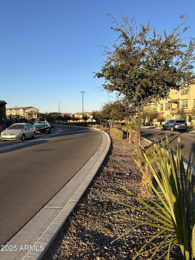 Foto del edificio - 1255 N Arizona Ave