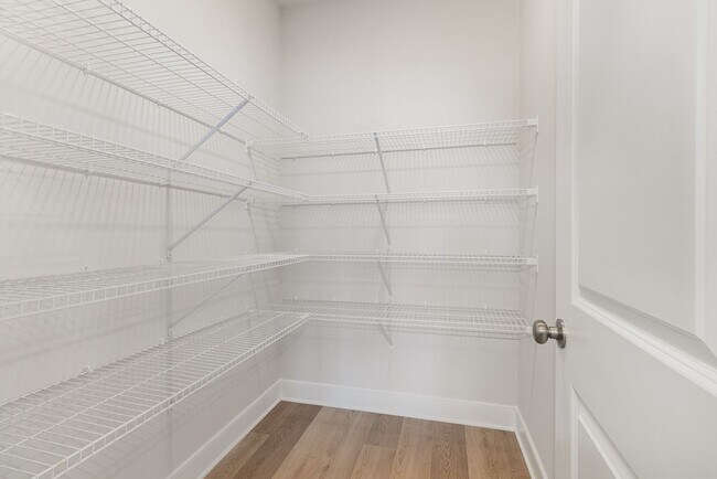 Foto del edificio - Modern 2025 Townhome | Open-Concept Living, Chef’s Kitchen with Large Island & 2-Car Garage