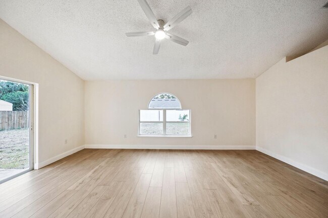 Foto del edificio - 320 Wisteria Ave NW