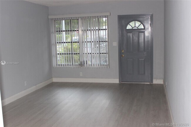 Foto del edificio - 3580 NW 110th Ave