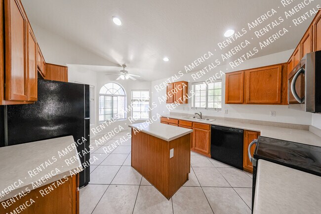 Foto del edificio - 13182 W Cypress St