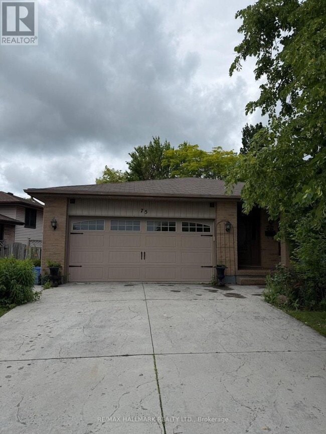 Building Photo - 75 Golfview Crescent