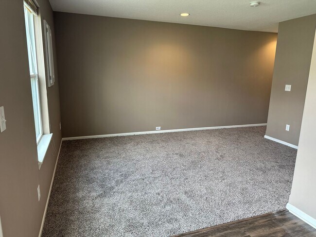 Building Photo - 3 Bed Townhome in Grain Valley