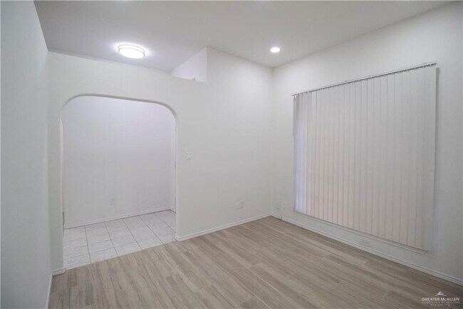 Building Photo - 18 Umbrellabird Ave