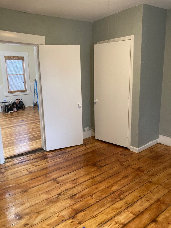 Foto del edificio - Recently updated 2nd floor 3-bedroom unit located on a quiet dead-end street!