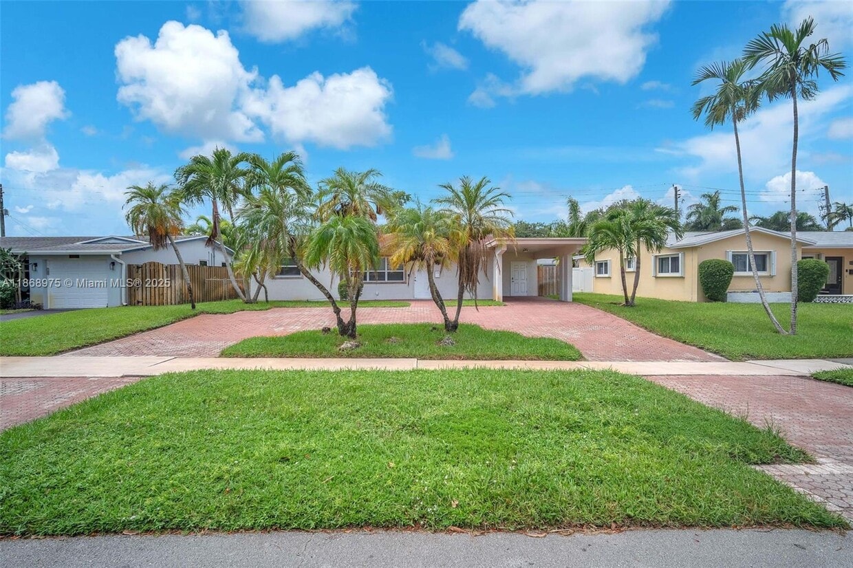Primary Photo - 2112 N 32nd Ct