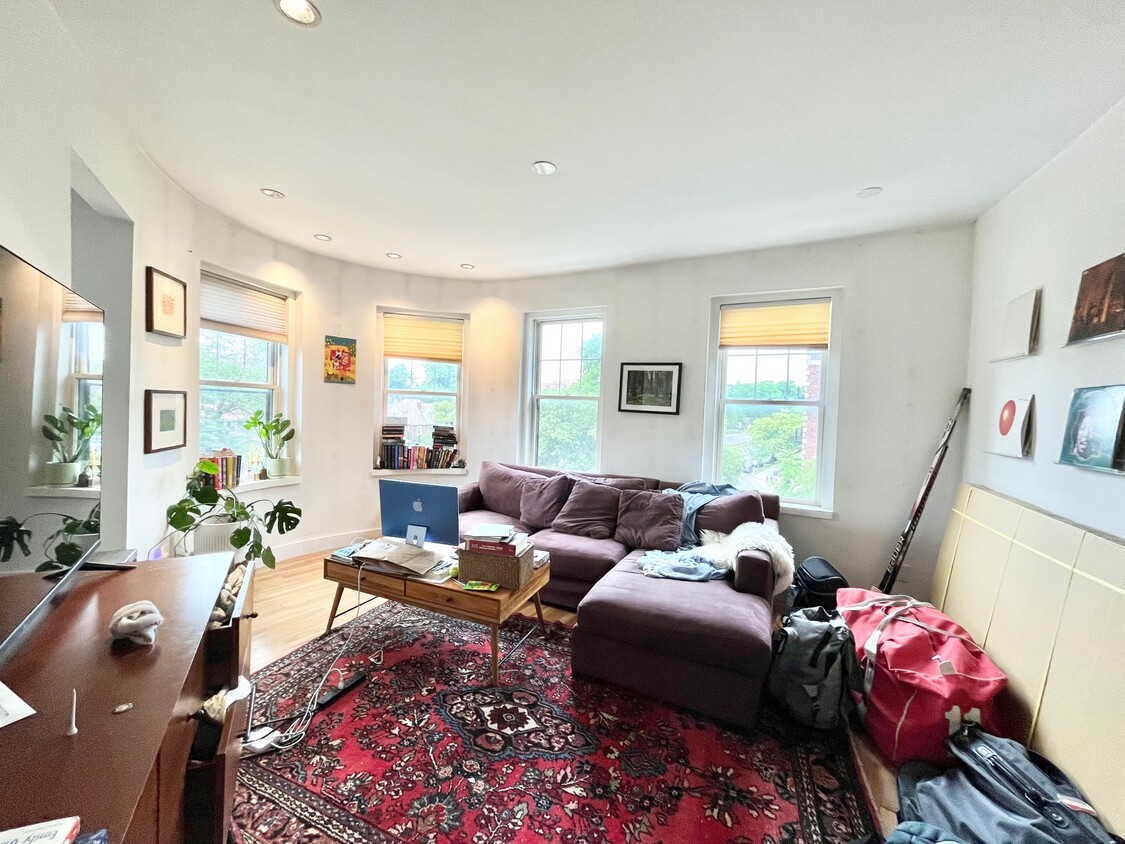 Primary Photo - 5 Braemore Rd