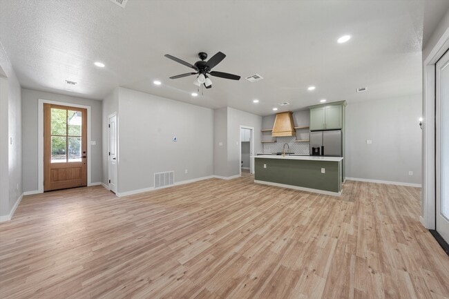 Building Photo - 1603 Sam Houston St