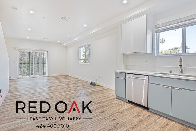 Foto del edificio - ~2 Weeks FREE~ Breathtaking Four Bedroom w...