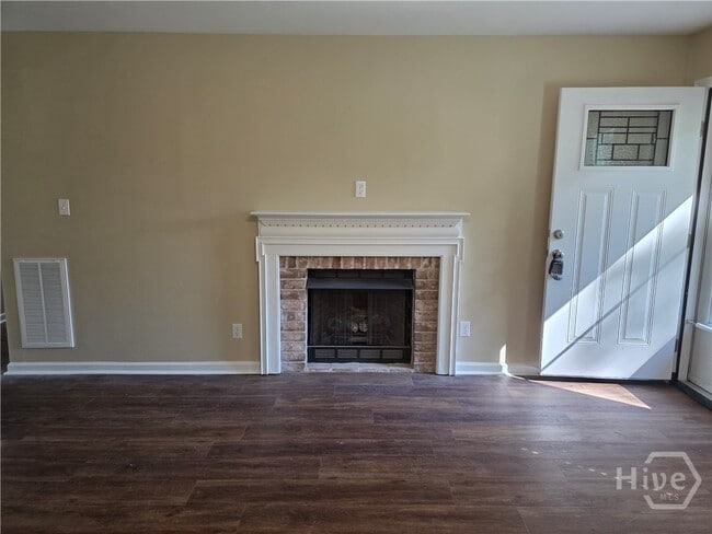 Building Photo - 312 W 5th St