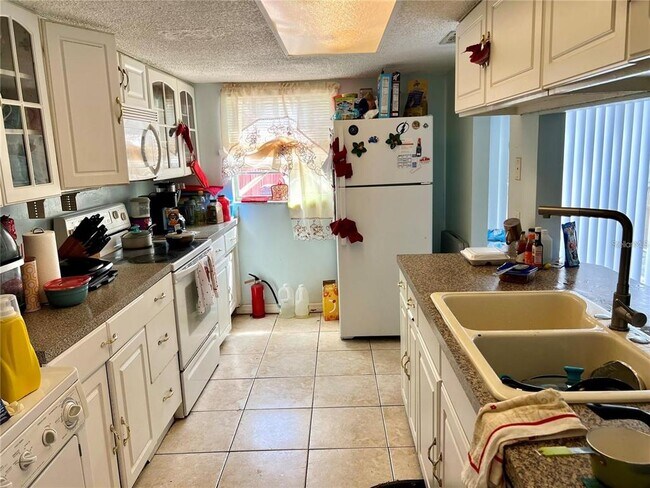 Building Photo - 5270 Tennis Ct Cir