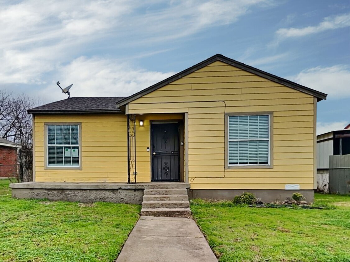 2461 Volga House Rental in Dallas, TX