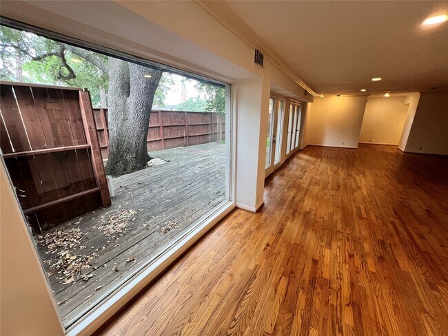 Foto del edificio - 919 S Ripple Creek Dr