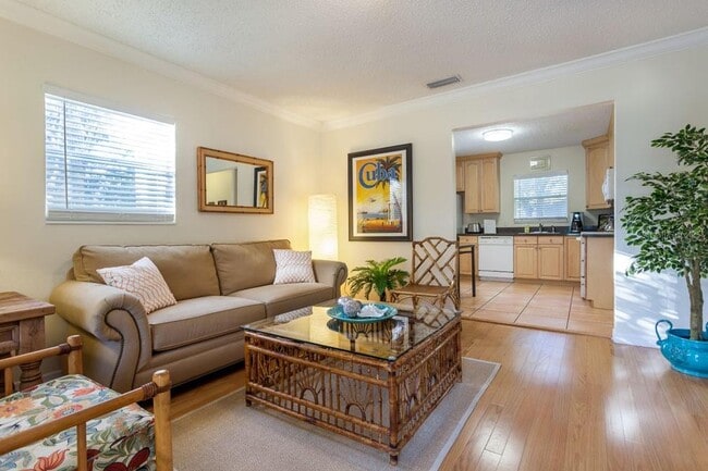 Building Photo - 213 W Alfred St