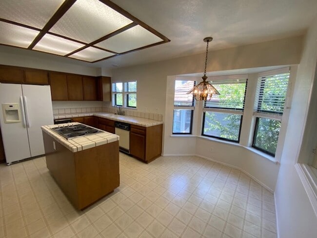 Building Photo - Glen Heights Condo