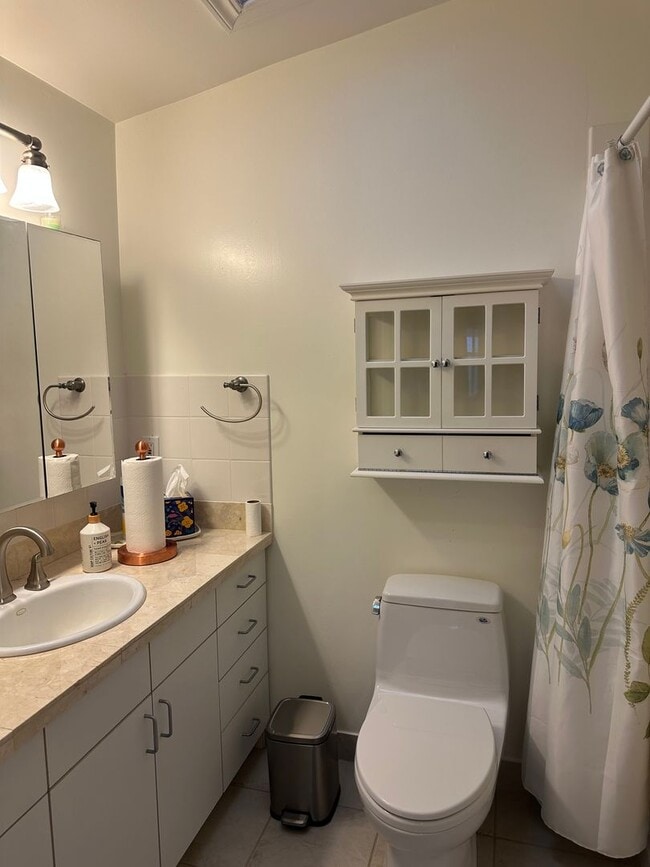 Building Photo - Kailua - Studio with 1 Bathroom, 2 parking