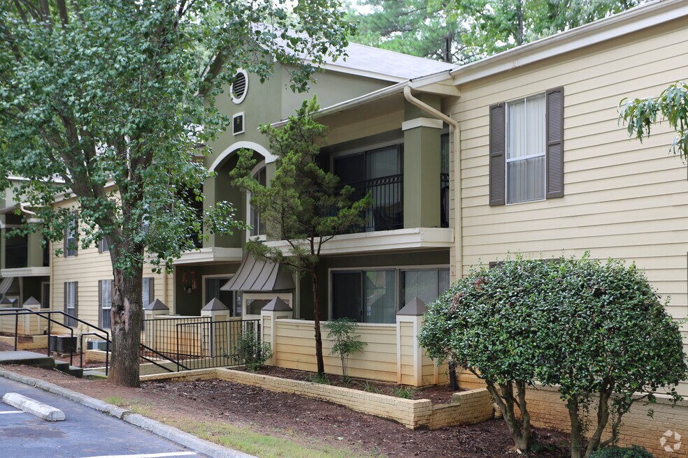 The Columns at Bentley Manor Rentals Marietta, GA