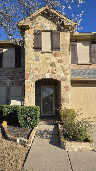 Building Photo - 530 Blue Sage