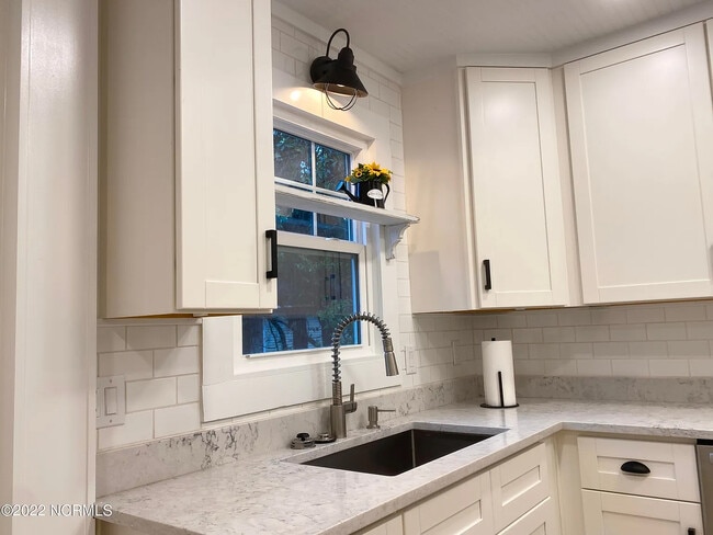 880B Kitchen - 880 N Ashe St