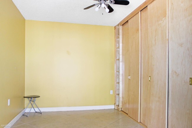 Building Photo - 3 br, 2.5 bath Townhome - 2101 21st Ln