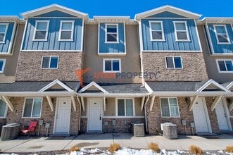 Building Photo - 8172 Broken Spoke Ln