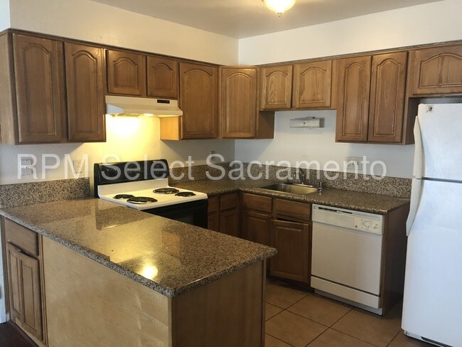 Foto del edificio - Updated 3 bed 2 bath duplex