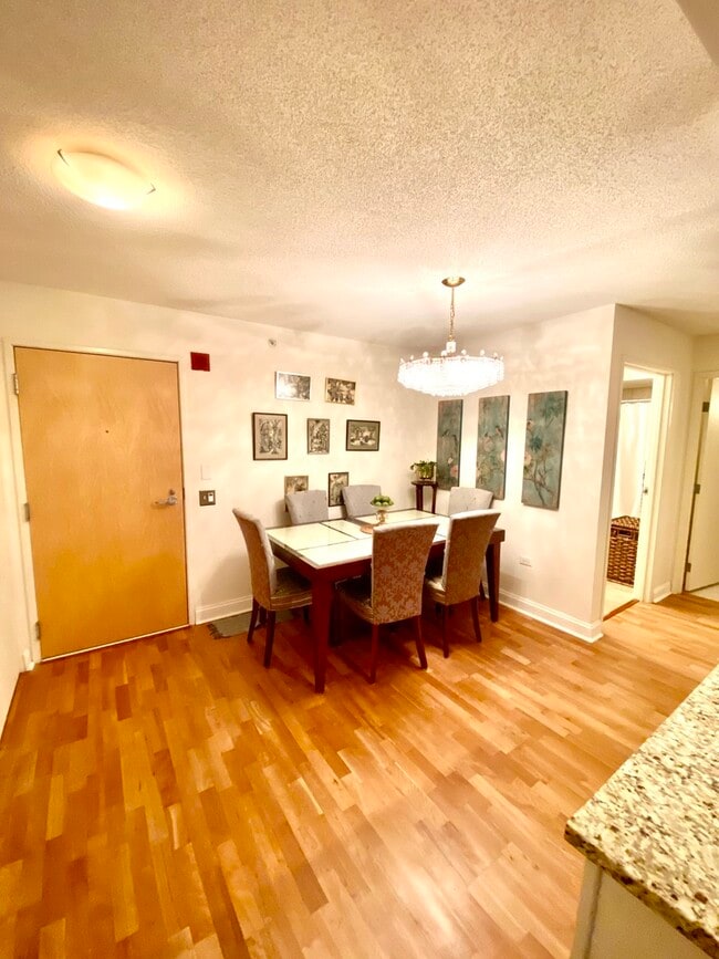 Foto del edificio - 9725 Woods Dr