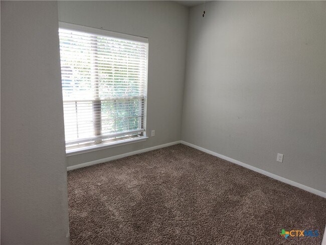 Foto del edificio - 624 Parkfield Ln