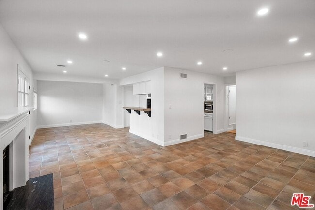 Building Photo - 15005 Killion St