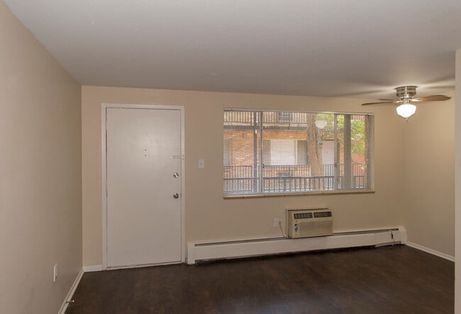 Building Photo - 809 N Dexter St