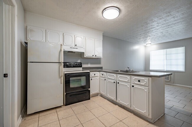 Foto del edificio - Twin Pines Apartments