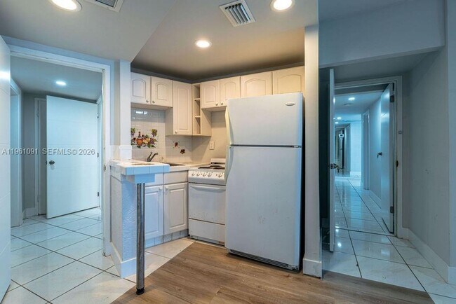 Foto del edificio - 5401 Collins Ave